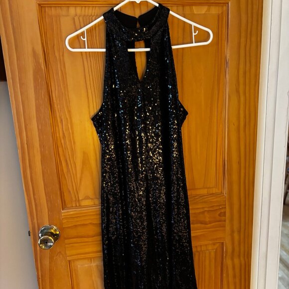 Beautiful, sexy, pre-owned black sequin dress for formal occasions. Size 10 - Picture 1 of 6